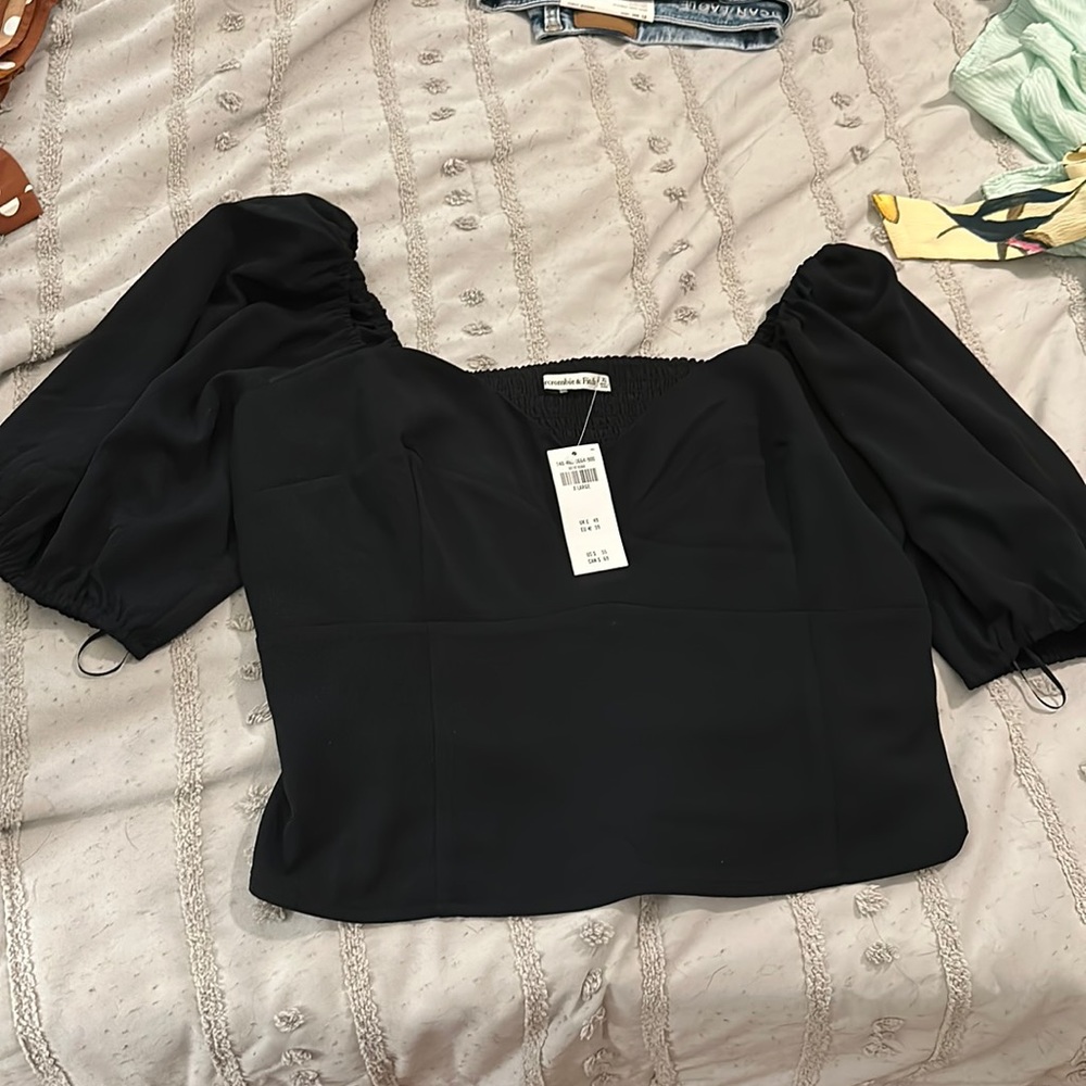 Abercrombie and fitch cropped puff sleeve blouse